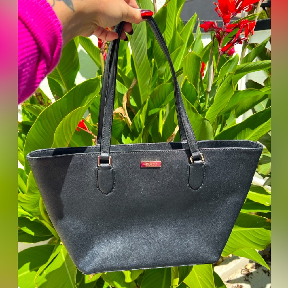 Kate Spade Black Zipper Top Leather Tote - Great condition - see pictures - Picture 1 of 11